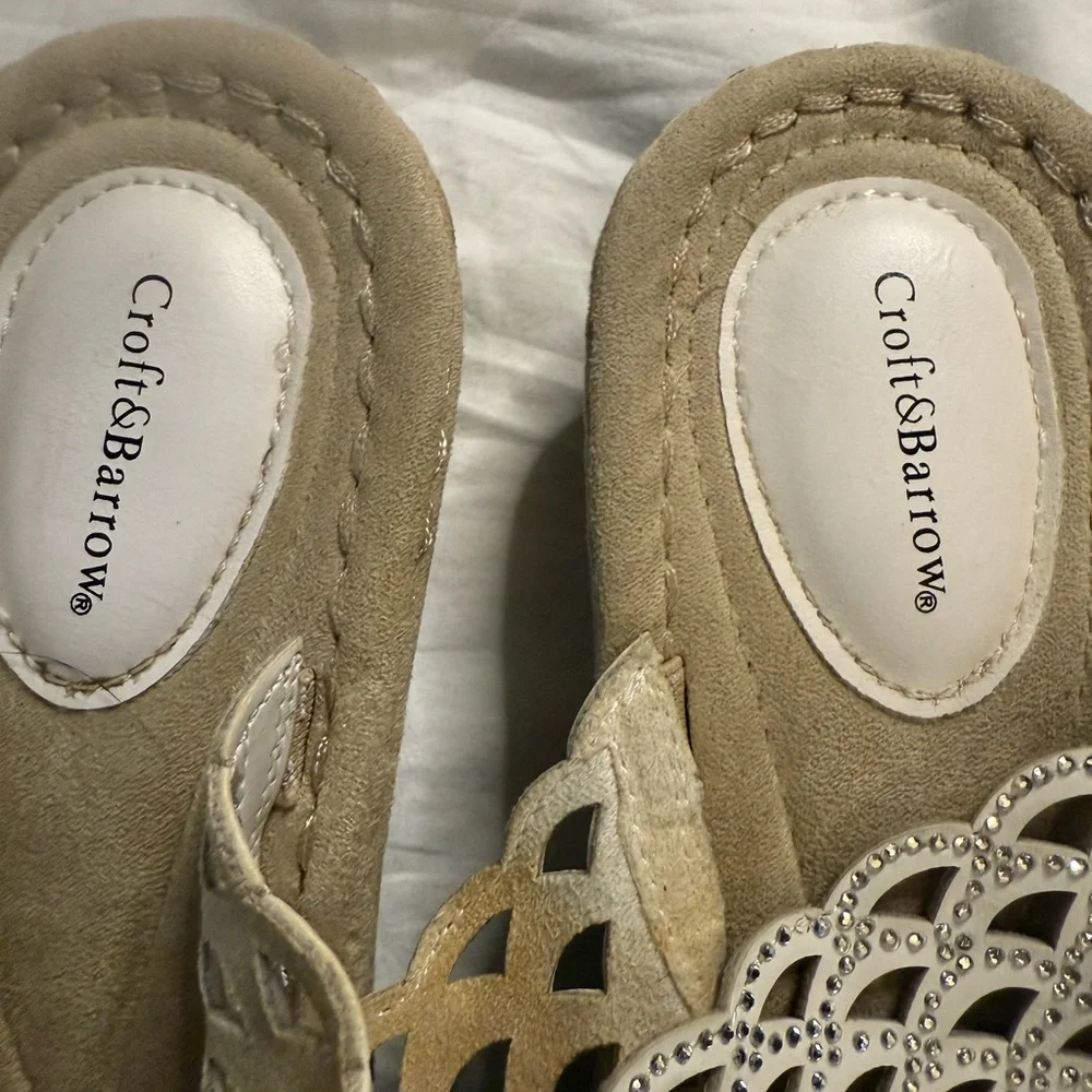 Croft‎ & Barrow Women's Beige and White Sandals